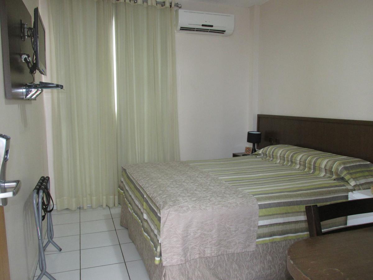 Quarto Econômico com 2 Camas de Solteiro